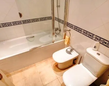 Sleeps 1 Air Con Wifi